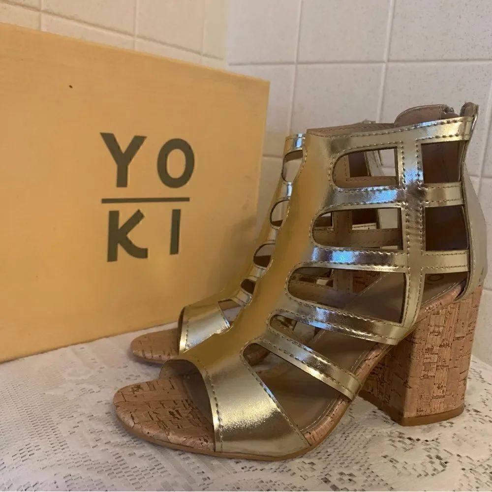 Yoki Brand Gold Gladiator Open Toe Back Zip Chunky Heel Sandals New in box